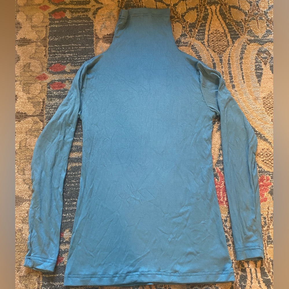 Thief and bandit ribbed turtleneck.